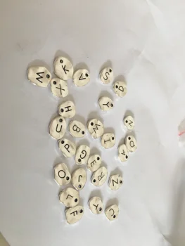 Lateral dublu formă Geometrică Disc Pandantiv Alfabet a-Z Scrisoare Tag Farmece de Timbru Inițială Bijuterii,10mm Margele Pentru a Face Bijuterii