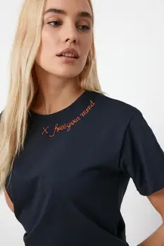 Trendyol Brodat Semi-Montate Tricotate T-Shirt TWOSS20TS0204